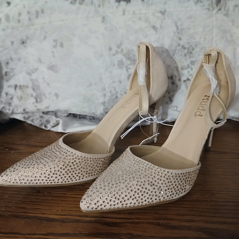 Mudd Cream Heels with Ankle Strap and D'Orsay Cut